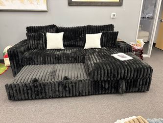 NEW Diana Black 2pc Pull Out Sectional w/Chaise Storage and USB