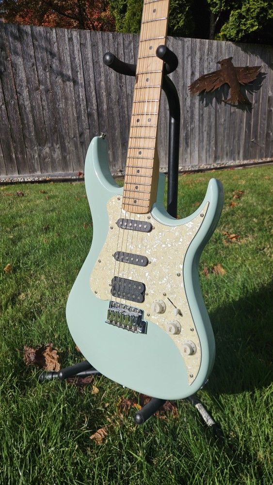 AXL strat Style Guitar