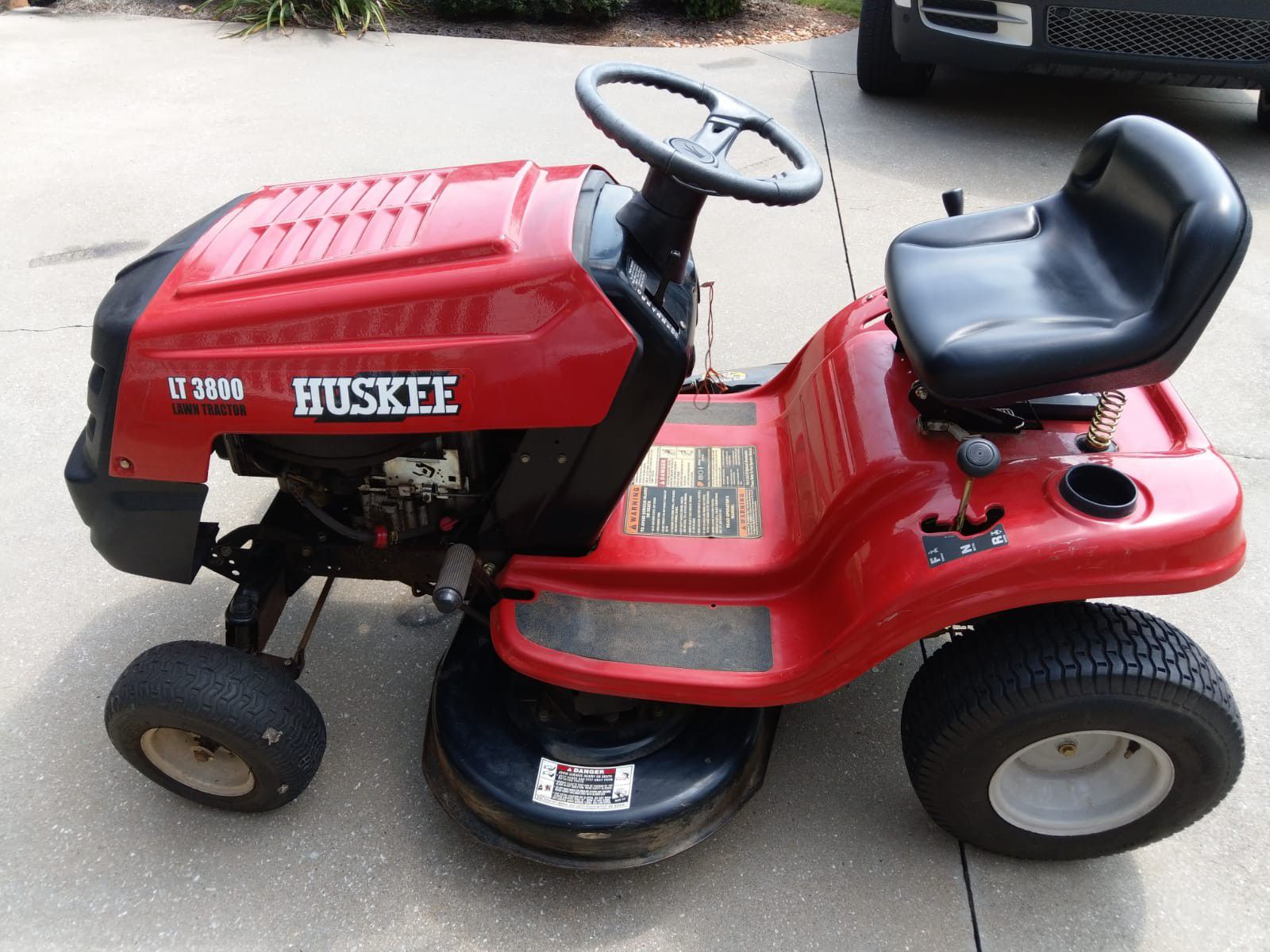 lawn mower ,Huskee LT 3800 Riding Mower. Huskee riding mower 12 1/2 HP 38 inch. Nice Huskee Quick Cut riding lawn mower.