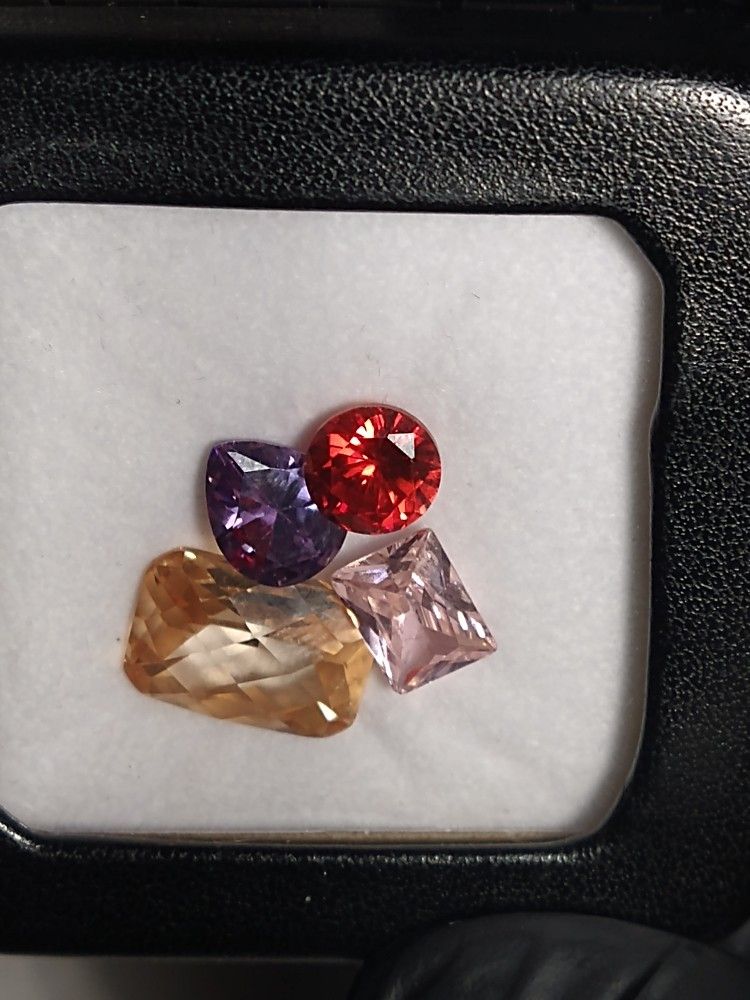 High Grade Color Cubic Zirconia In Display
