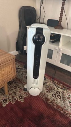 DeLonghi Radia S Oil-Filled Radiator Space Heater, Full Room Quiet 1500W, Adjustable Thermostat, 3 Heat Settings, Digital Timer, ECO Energy Saving Mod