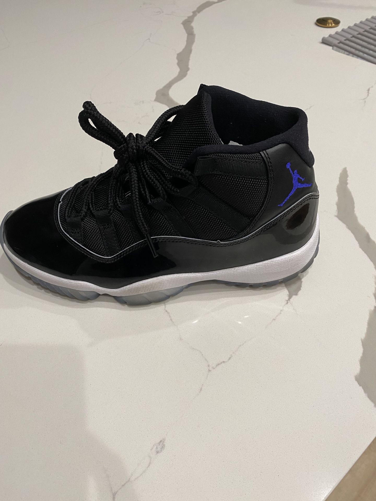 Space Jam 11s 2016 Size 7.5