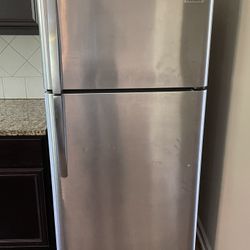 Fridgidaire Refrigerator