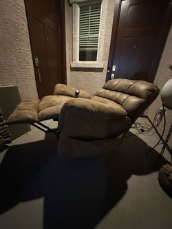 Power lift/ recliner chair