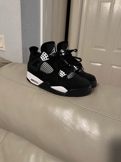 Jordan 4’s white thunder