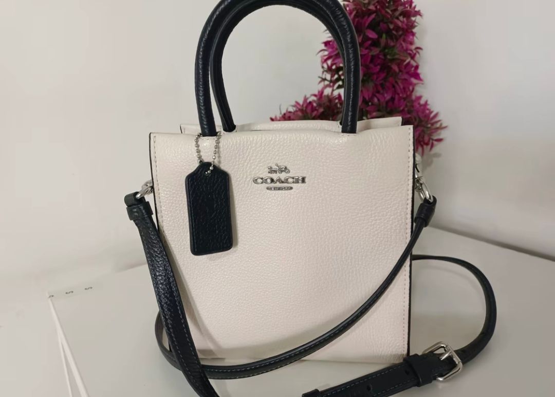 Cally 17 white bag