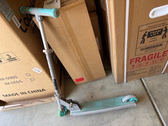 Kids scooter ,used, in good condition! Pick up at 93312 area.