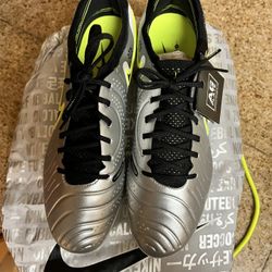 NIKE LEGEND 10 ELITE AG-PRO SIZES AVAILABLE 10 AND 8