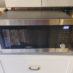1.1 Cubic Feet Large Galanz Microwave 