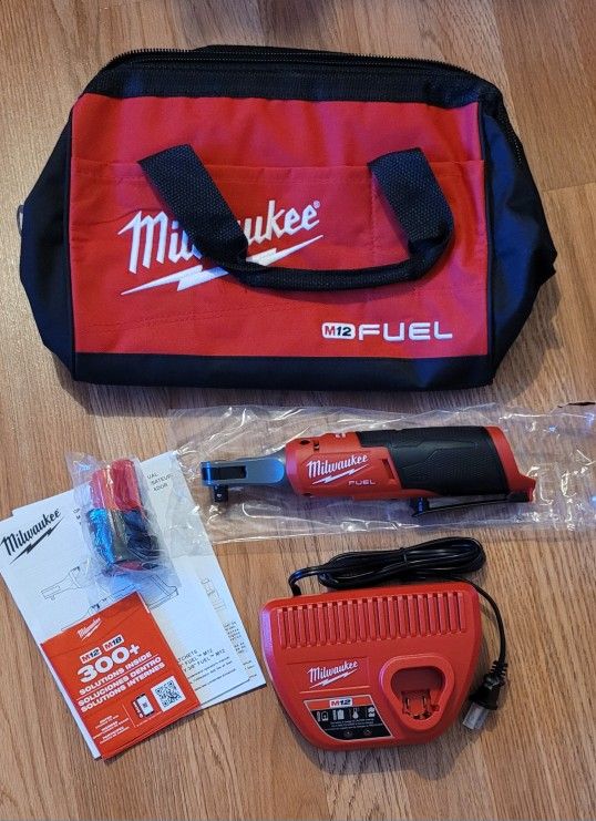 New Milwaukee M12 Fuel 3/8 High Speed Ratchet Kit Cordless Brushless $160 Firm Pickup Only