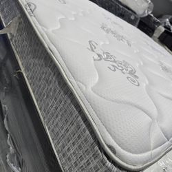 Queen Sizes Mattress And Box Spring 