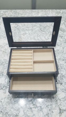 Jewelry box
