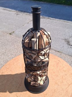Decorative Cork Cage Holder Wine Bottle/Soporte Decorativo para Corchos con Forma de Botella de Vino