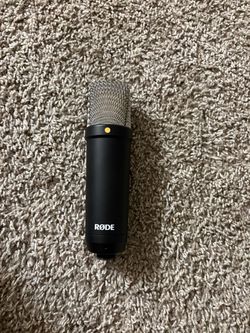 Rode NT1 Microphone (with mini stand, pop filter) mic cord