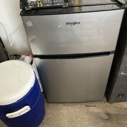 Mini whirlpool refrigerator