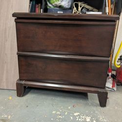 End Table w/plug Outlet