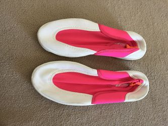 Water Shoes New Size 8 Woman’s