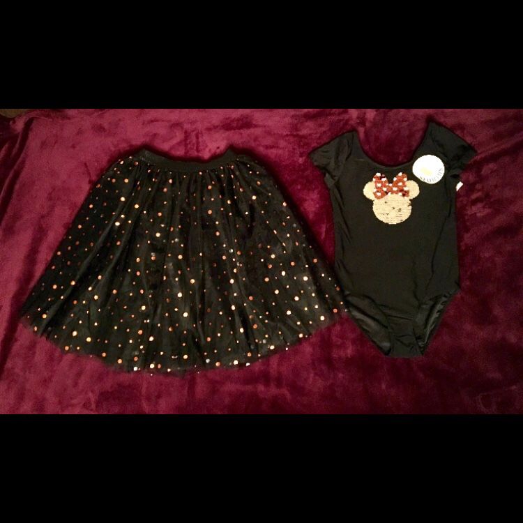New Minnie mouse onesie and skirt set (small sz 6)