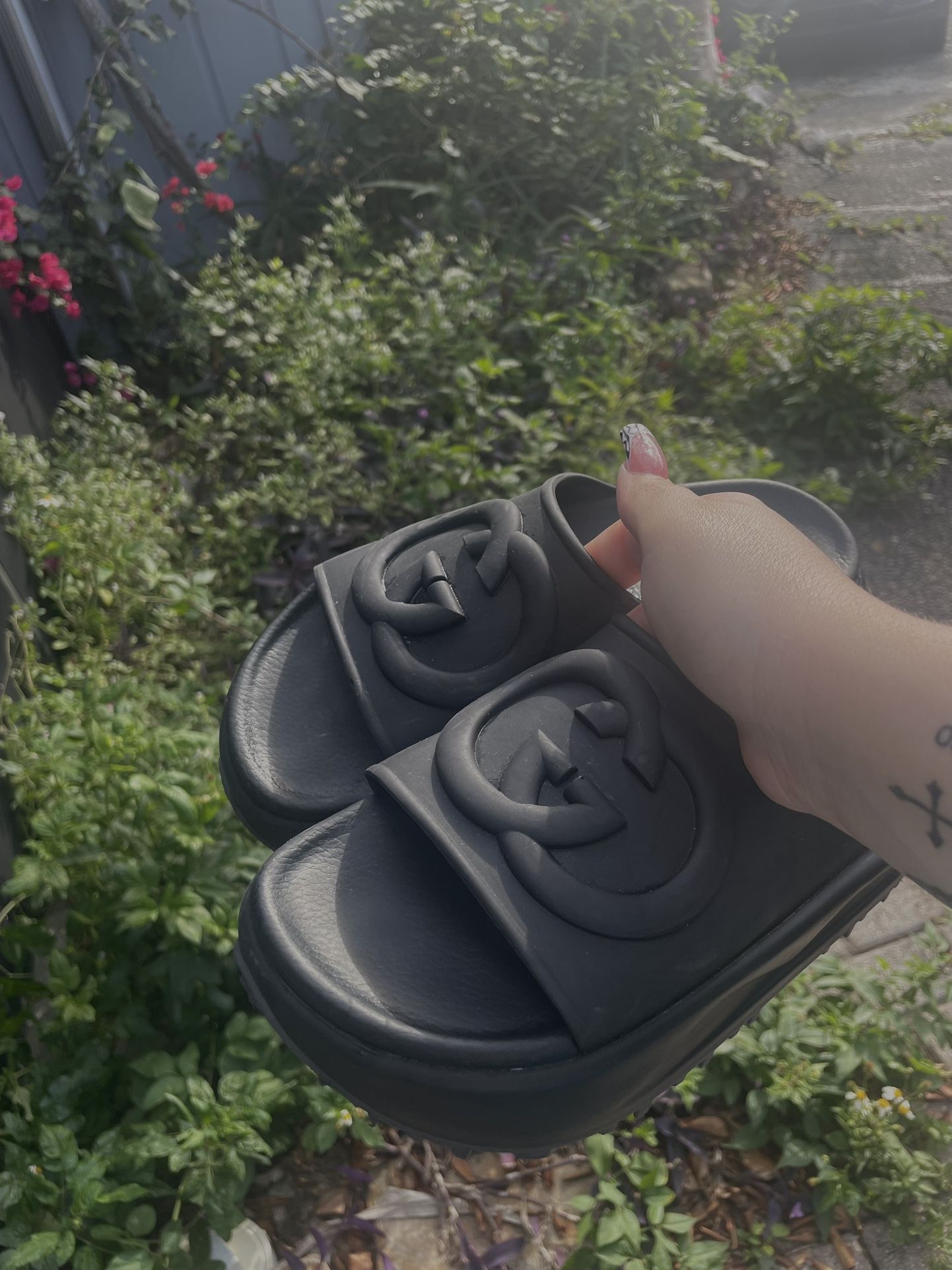 Interlocking ggs platform Gucci slides