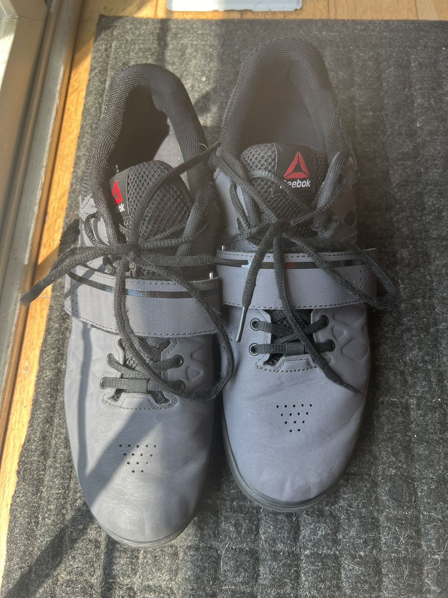 Size 11 Reebok Lifting Shoes