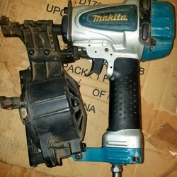 Makita AN454 1‑3/4 in. Coil Roofing Nailer

