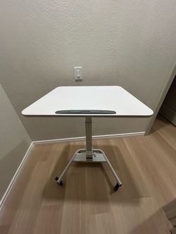 Adjustable Mobile Laptop Desk/Table