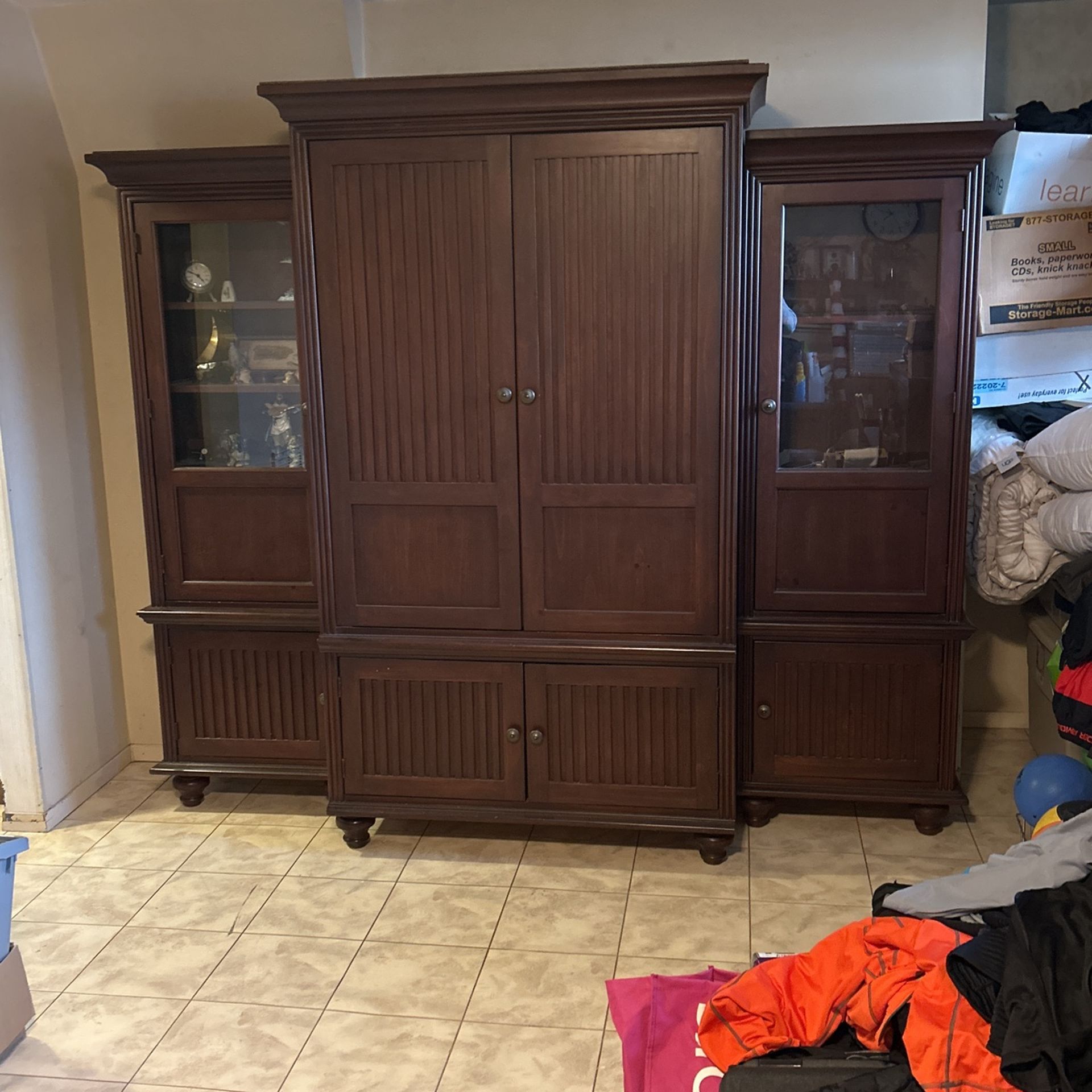 Entertainment center