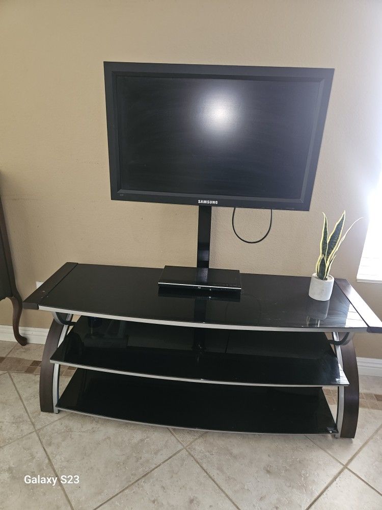 Tv Stand And Monitor With Blu Ray