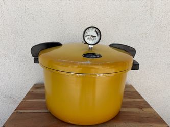Vintage Presto Pressure Cooker Canner - Harvest Gold Yellow