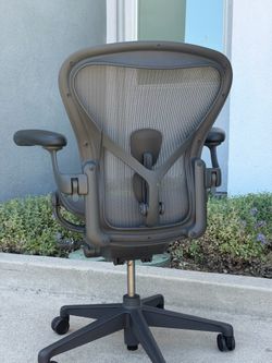2020 Herman Miller Fully Loaded Remastered Aeron PostureFit SL Size B Office Chair