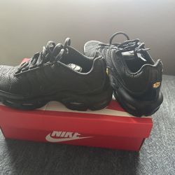 Black Nike Air Max 