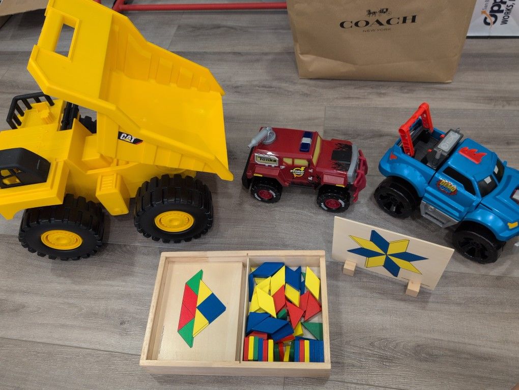 Huge unloading truck - CAT Tonka and DEMO SUKE toy cars and wooden PUZZLE BOX (NEW)