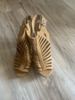Brand New Never Worn Size 8