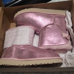 New Women Size 7 UGG Boots