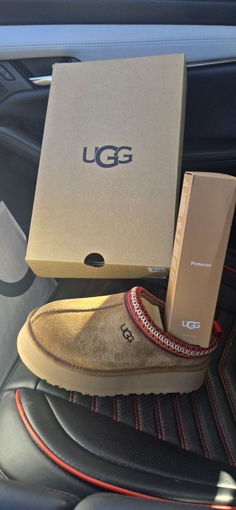 UGG SHOES/ BRAND NEW/WOMENS 5/ COMES WITH PROTECTOR CLEANER
