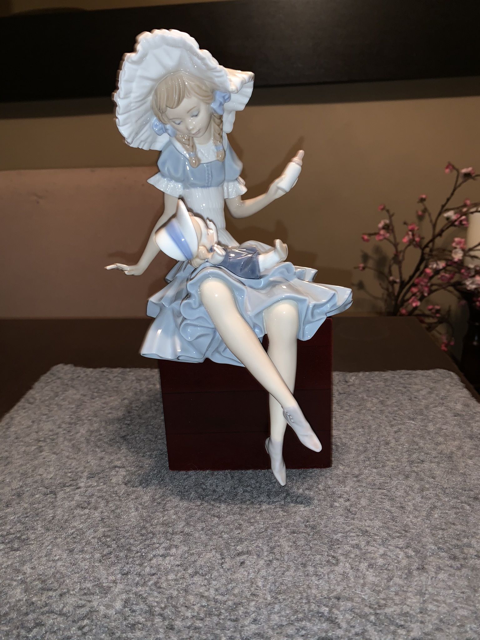 Authentic Lladro Porcelain Figurine (Cathy And Her Doll)