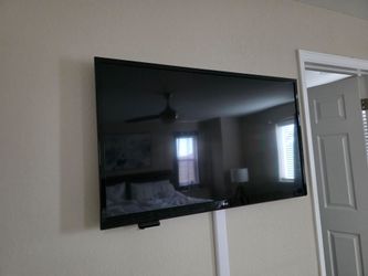 LG 47LS4500 is a 47-inch 1080p LED LCD TV