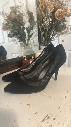 black lace vintage thrifted pumps