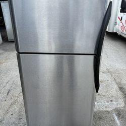 REFRIGERATOR FRIGIDAIRE 30” Stainless Steel