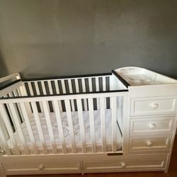 Convertible Baby Crib 