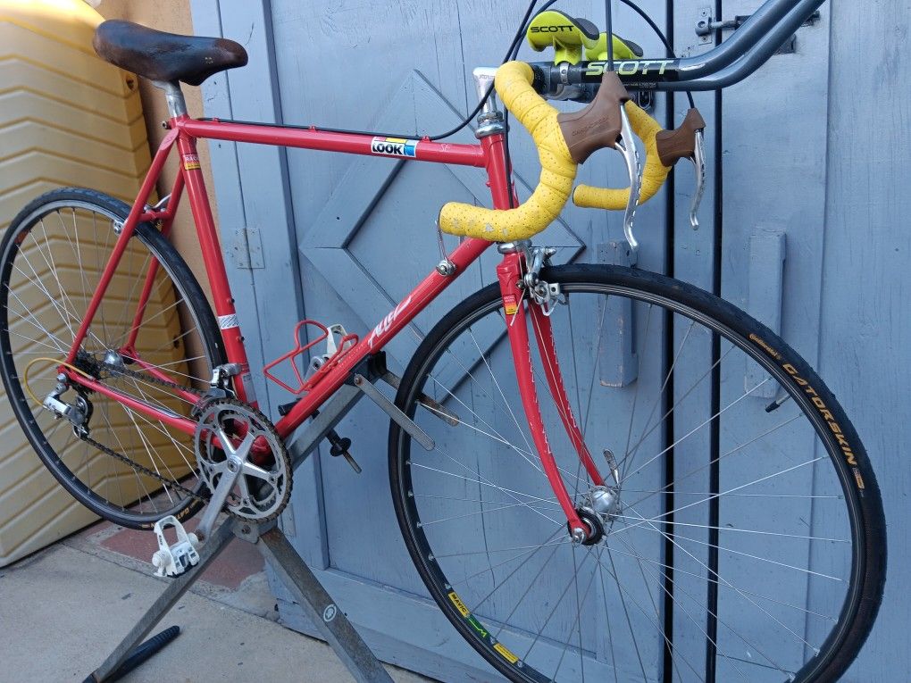 56cm. Road Bike. SPECIALIZED