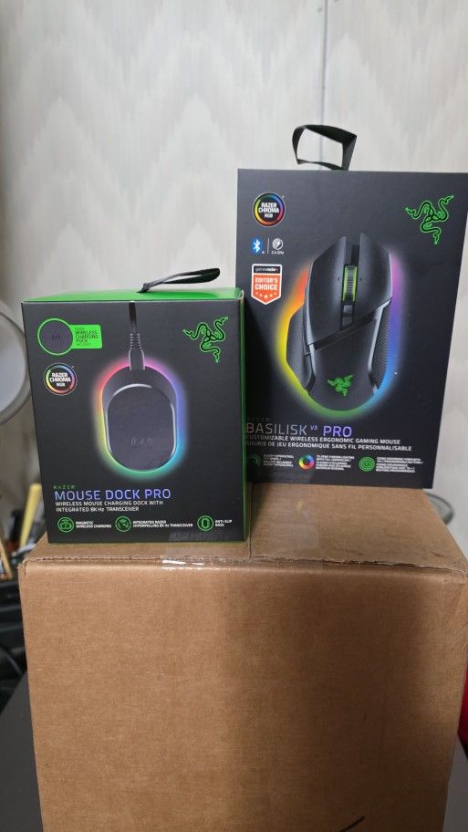 BASILISK v3 Pro Bundle W/ Mouse Dock Pro& Wireless Charging Puck