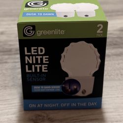 LED Night Light 2-Pack – Dusk to Dawn Sensor – New