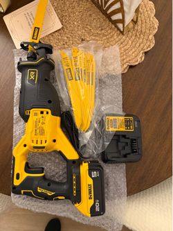 DEWALT Saw Saw XR with battery 5H and charger