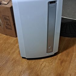 One Year Old 14000 Btu Air Conditioner 