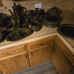 Pfaltzgraff Vintage Avocado Green Dinnerware Set For 8