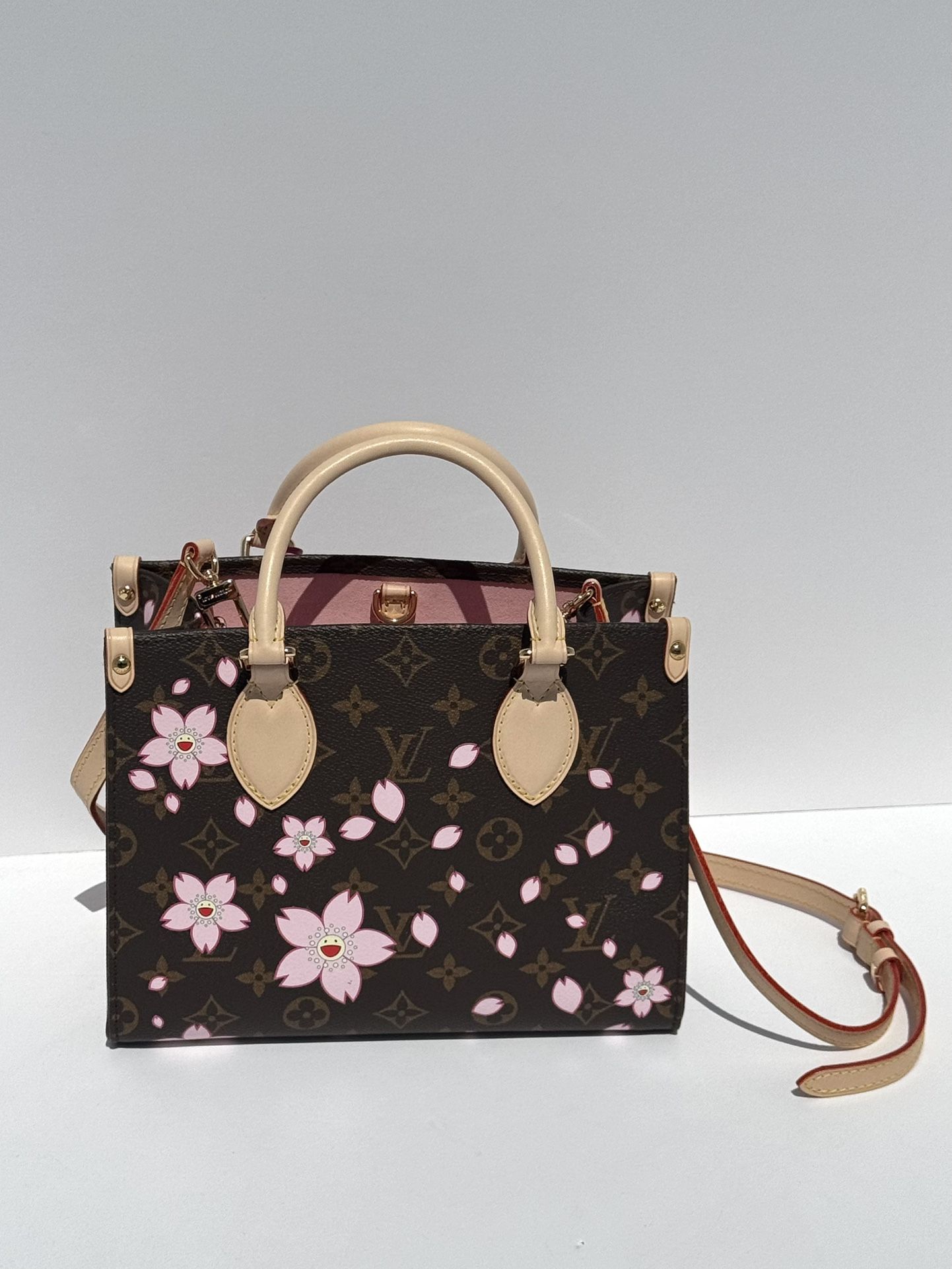 Louis Vuitton X Takashi Murkami On The Go Pm