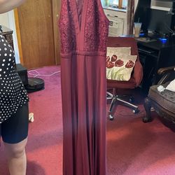 Nightway Sleeveless Burgundy Lace and Chiffon Gown - Size 8 