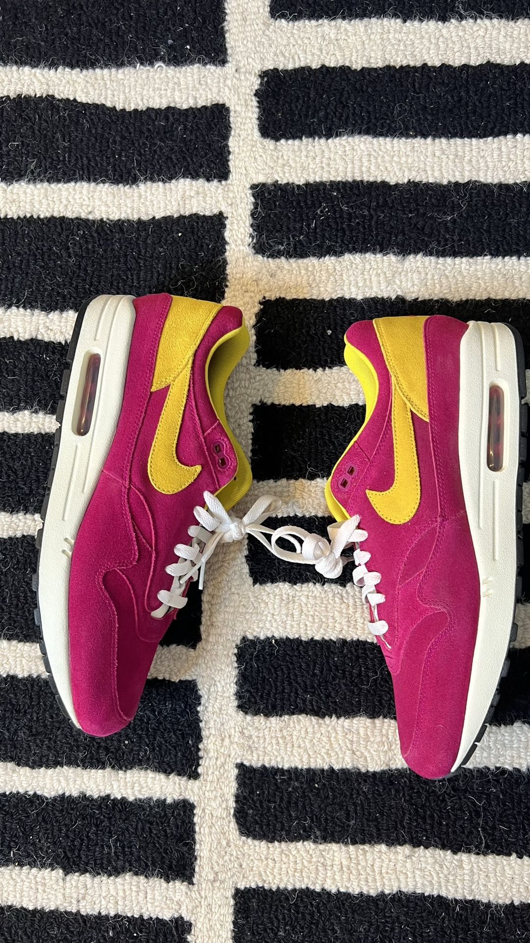 Nike Air Max Premium Dynamic Berry Size