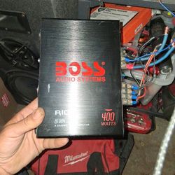 BOSS AUDIO SYSTEMS  AMP RIOT R1004 4 CHANNEL 400 WATTS LOCATED IN MODESTO 
